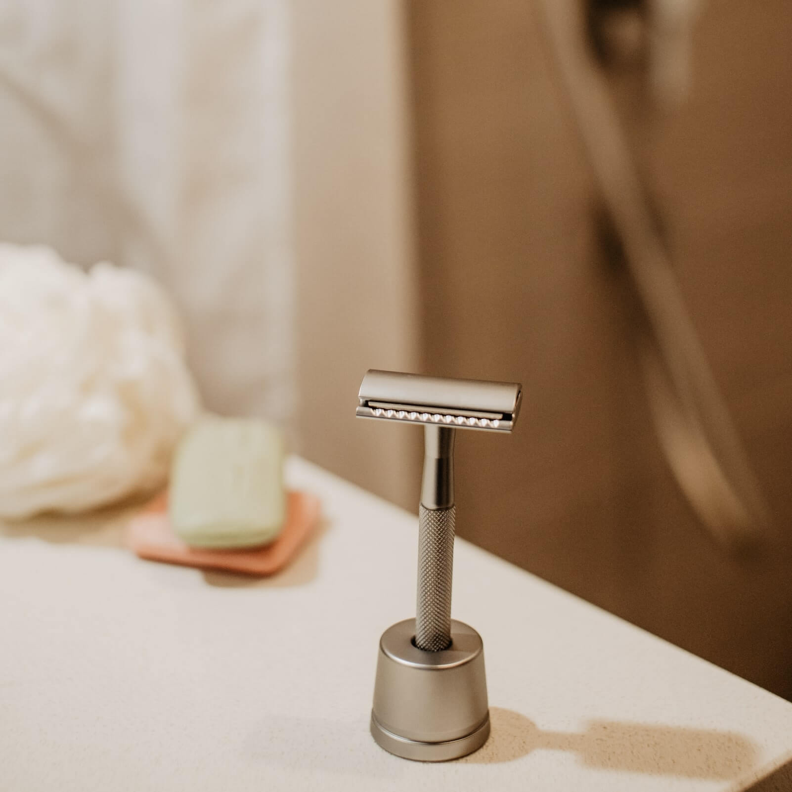Metal Safety Razor + Stand - The Plastic Free Co.